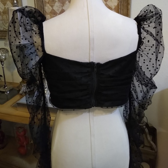 Beautiful top - Picture 2 of 4